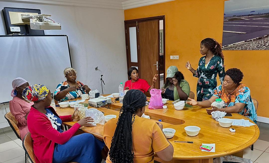 8 mars 2026 - les femmes de Routd’Af se forment à la confection d’objets perlés