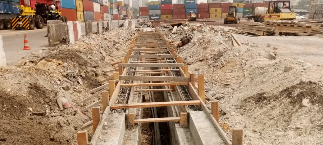 Construction et couverture de caniveaux